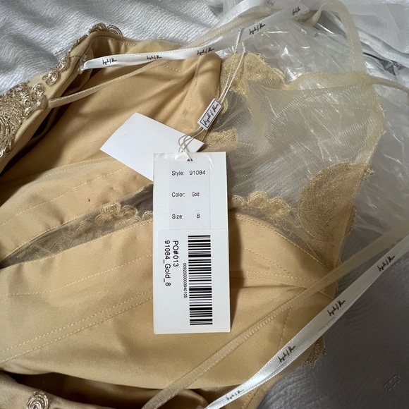 Gold gown size 8 by Angela & Alison - Picture 4 of 7